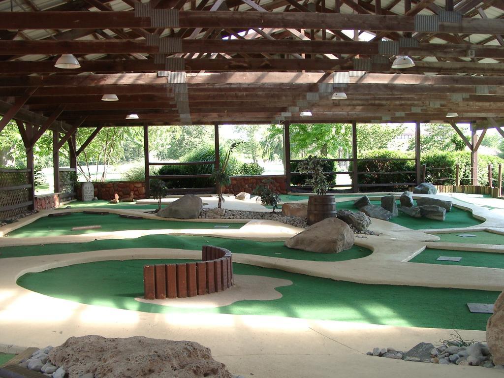 Circle M Camping Resort Screened Park Model 27 Wabank 외부 사진