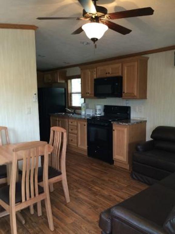 Circle M Camping Resort Screened Park Model 27 Wabank 외부 사진